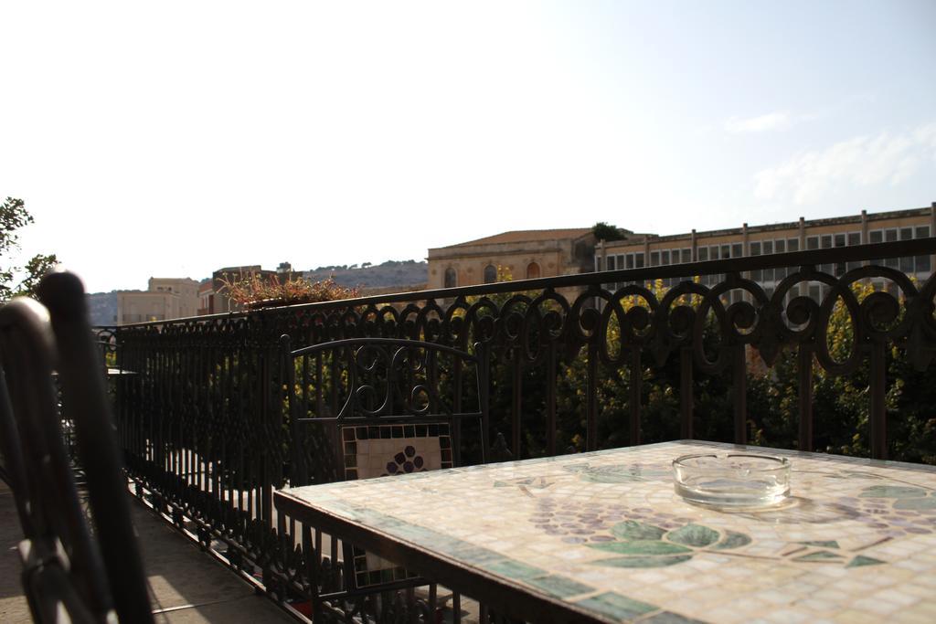 B&B Conte Ruggero Scicli Exterior photo